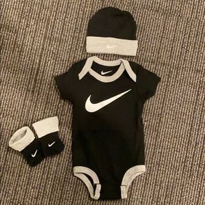 Nike baby boy onesie set with hat and booties